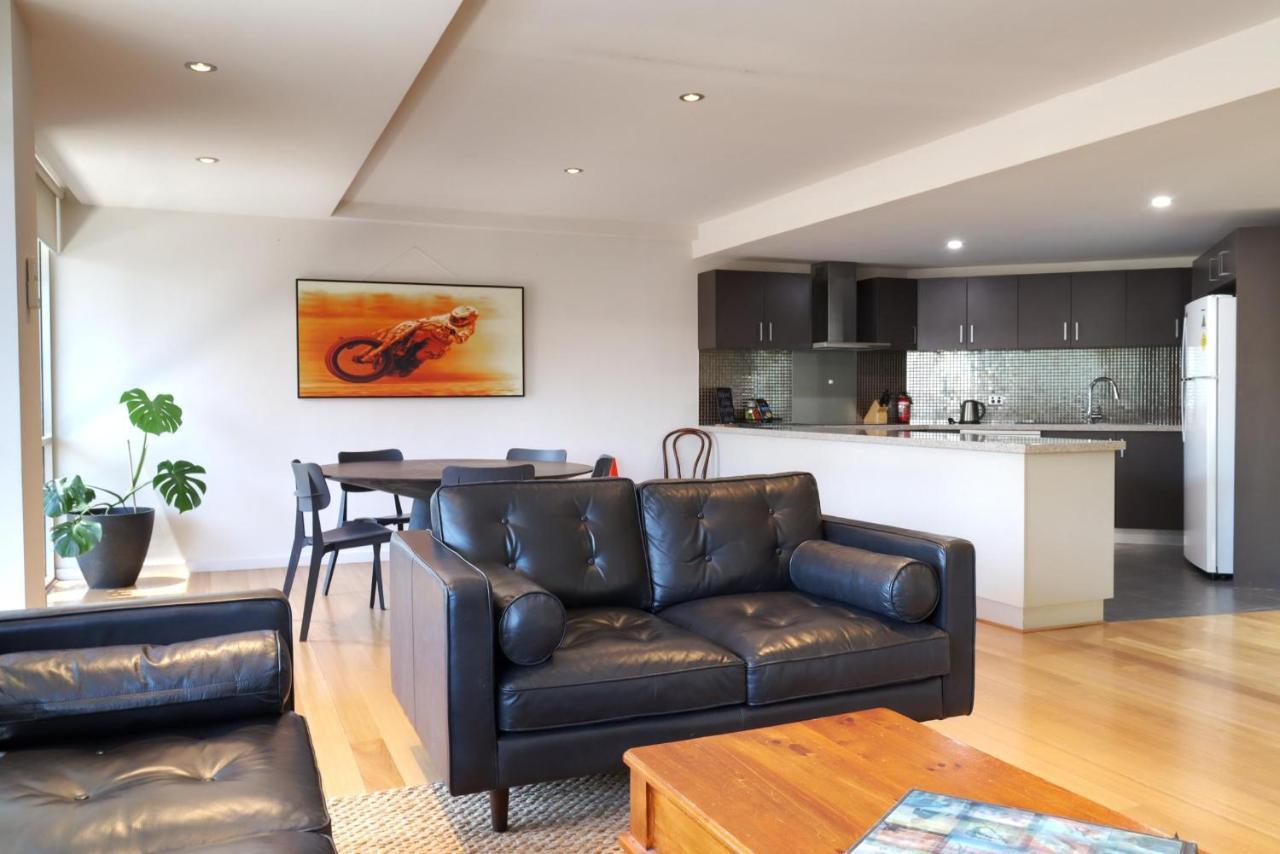 Fiveways Balcony, King Bed, Chef's Kitchen Apartment Fremantle