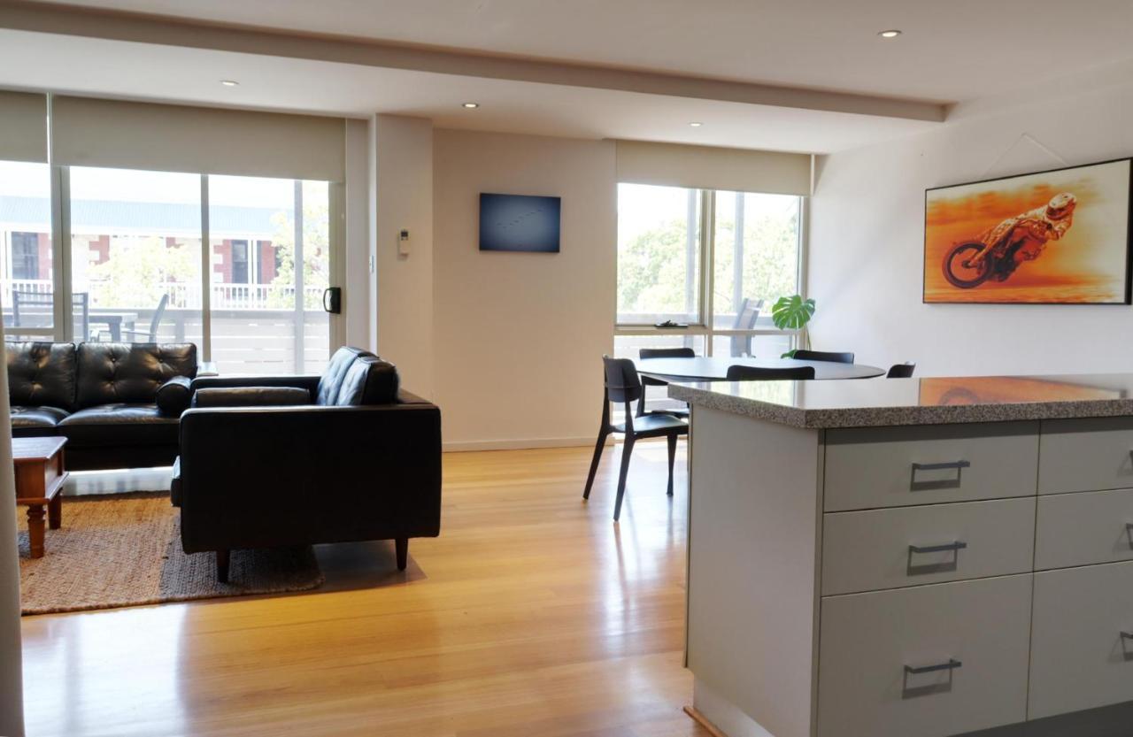 Fiveways Balcony, King Bed, Chef's Kitchen *