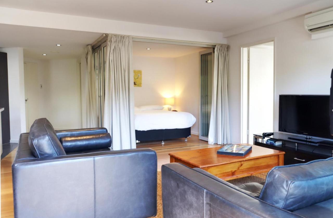 Fiveways Balcony, King Bed, Chef's Kitchen Apartment