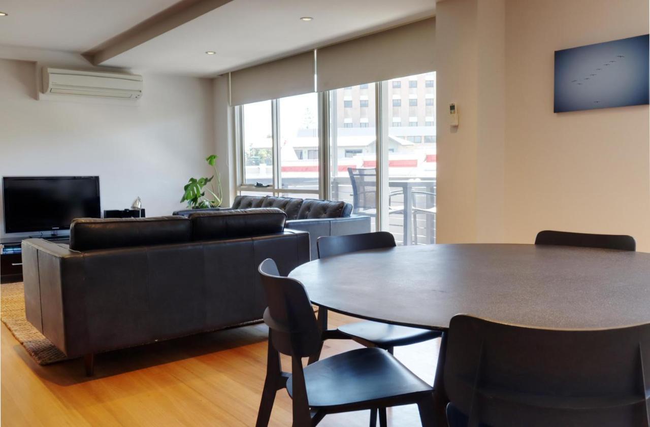 Apartment Fiveways Balcony, King Bed, Chef's Kitchen Fremantle