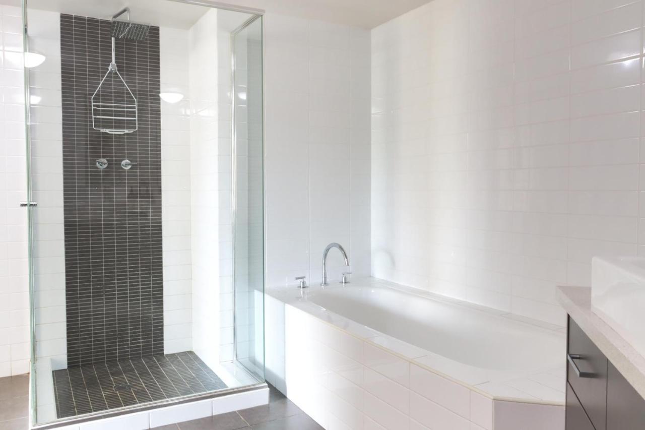 Fiveways Balcony, King Bed, Chef's Kitchen *