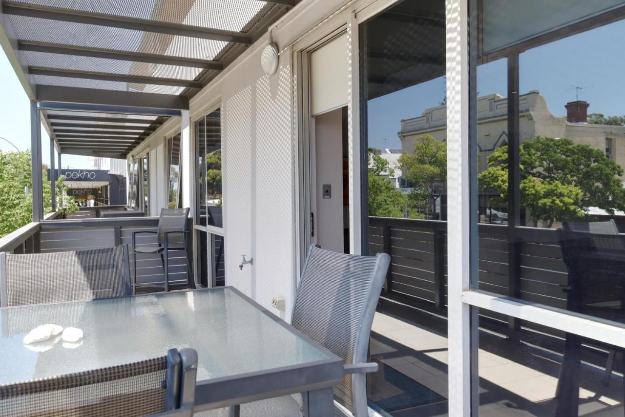 Fiveways Balcony, King Bed, Chef's Kitchen Fremantle