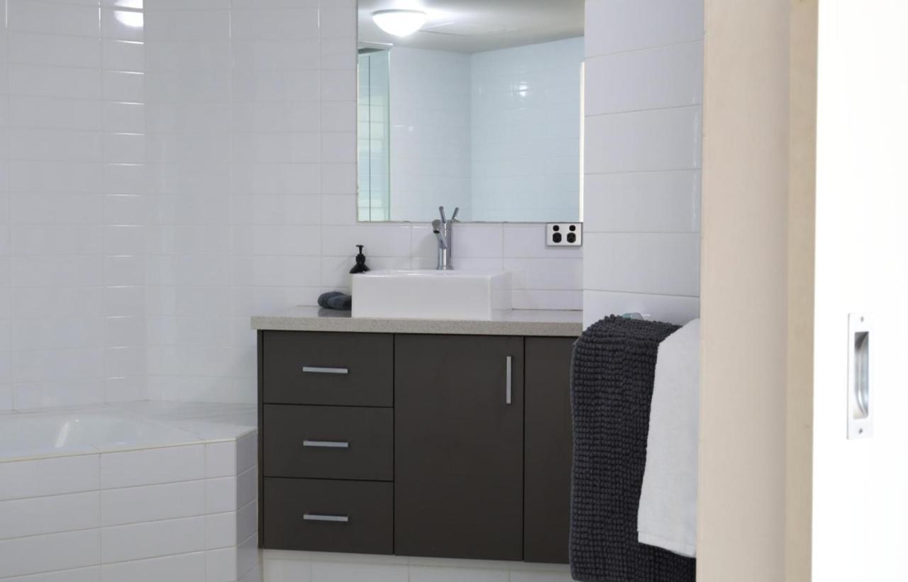 Fiveways Balcony, King Bed, Chef's Kitchen Apartment *
