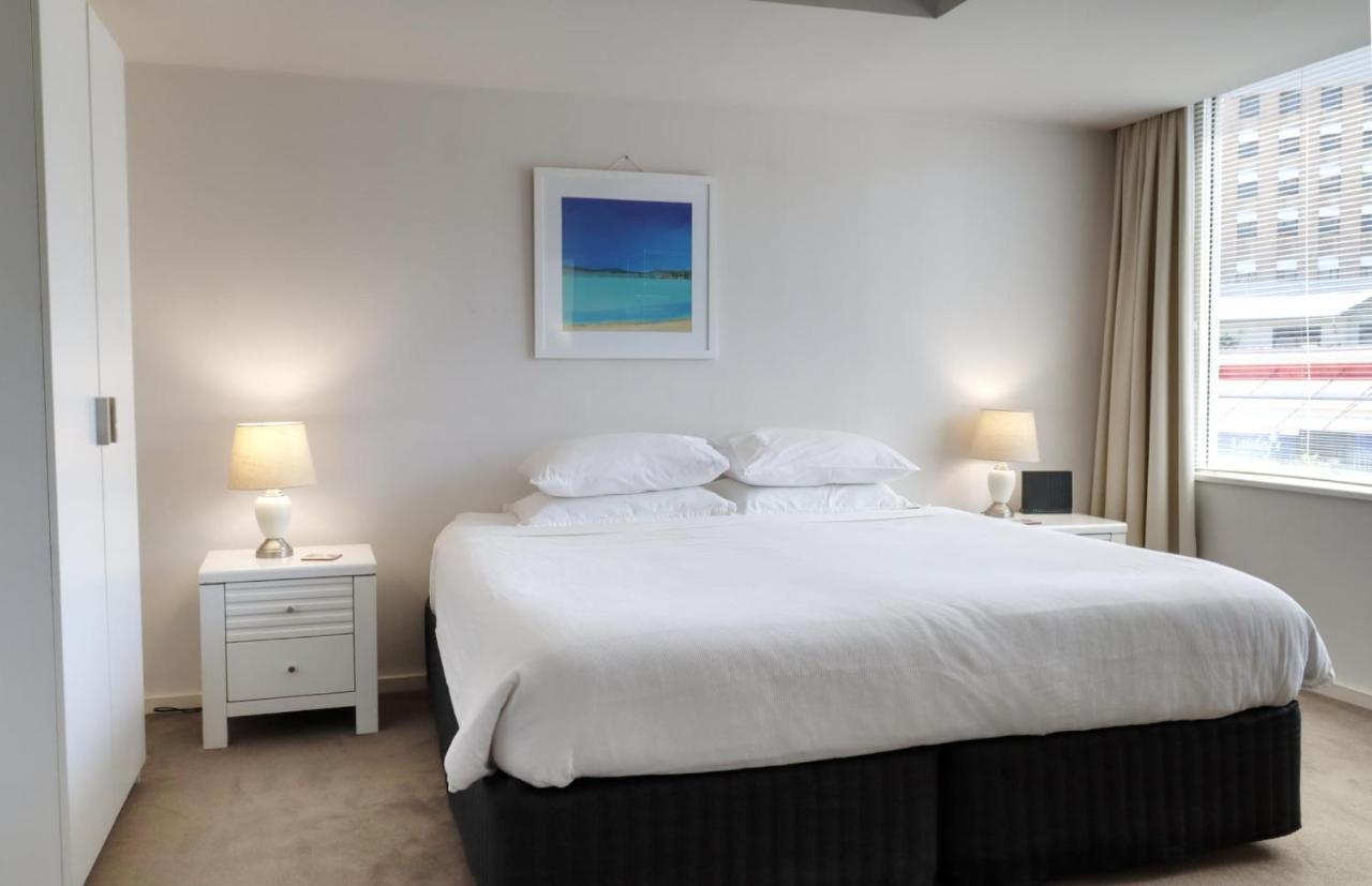 Fiveways Balcony, King Bed, Chef's Kitchen Fremantle