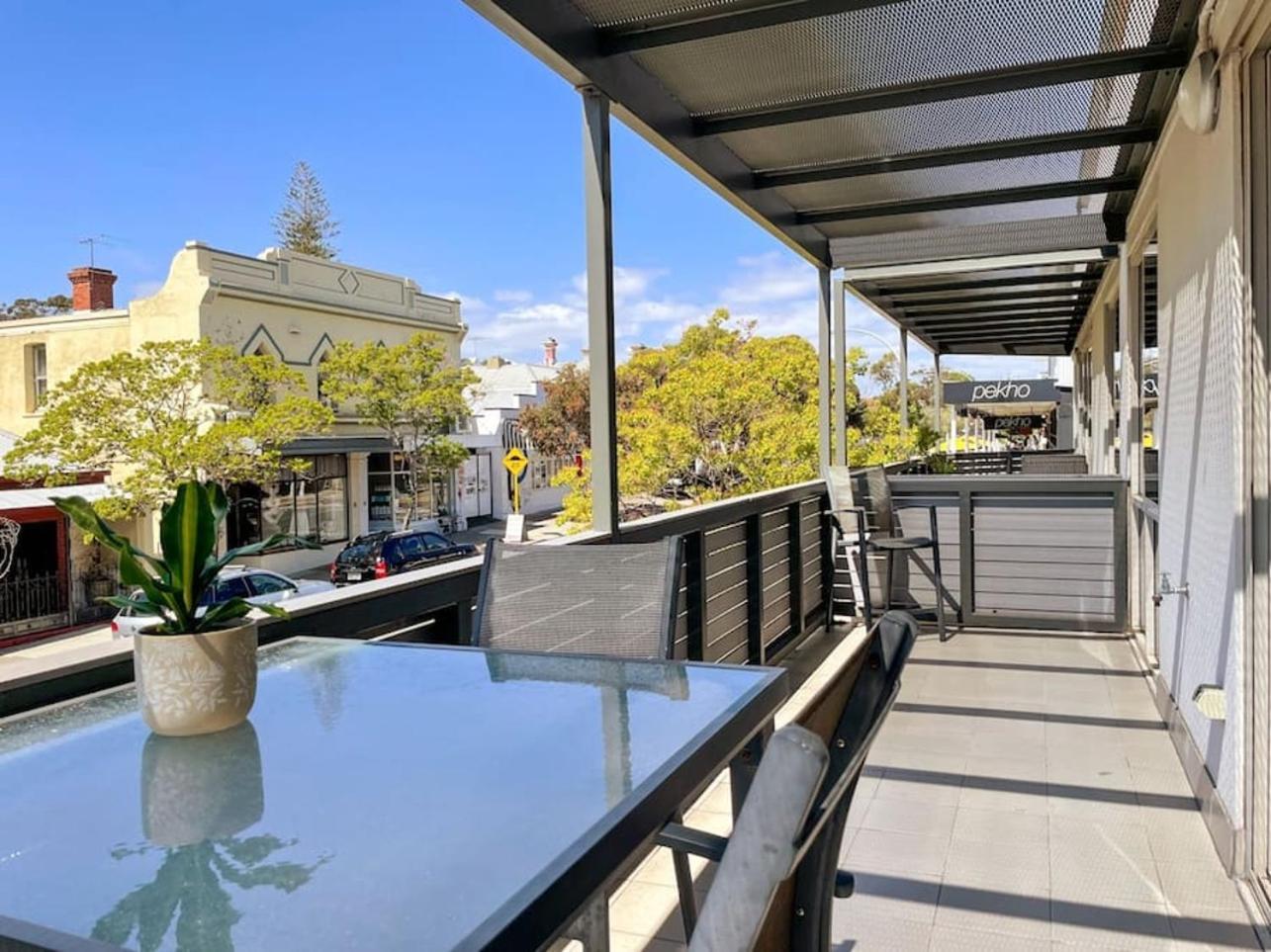 Fiveways Balcony, King Bed, Chef's Kitchen * Fremantle